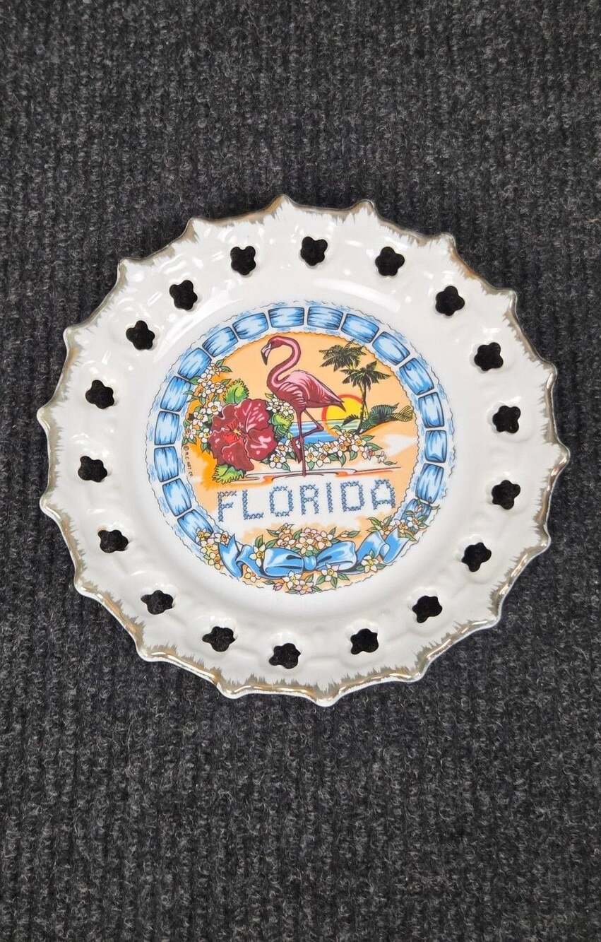 Scotty Florida Souvenir Plate Ceramic Gold Trim Flamingo 7 In